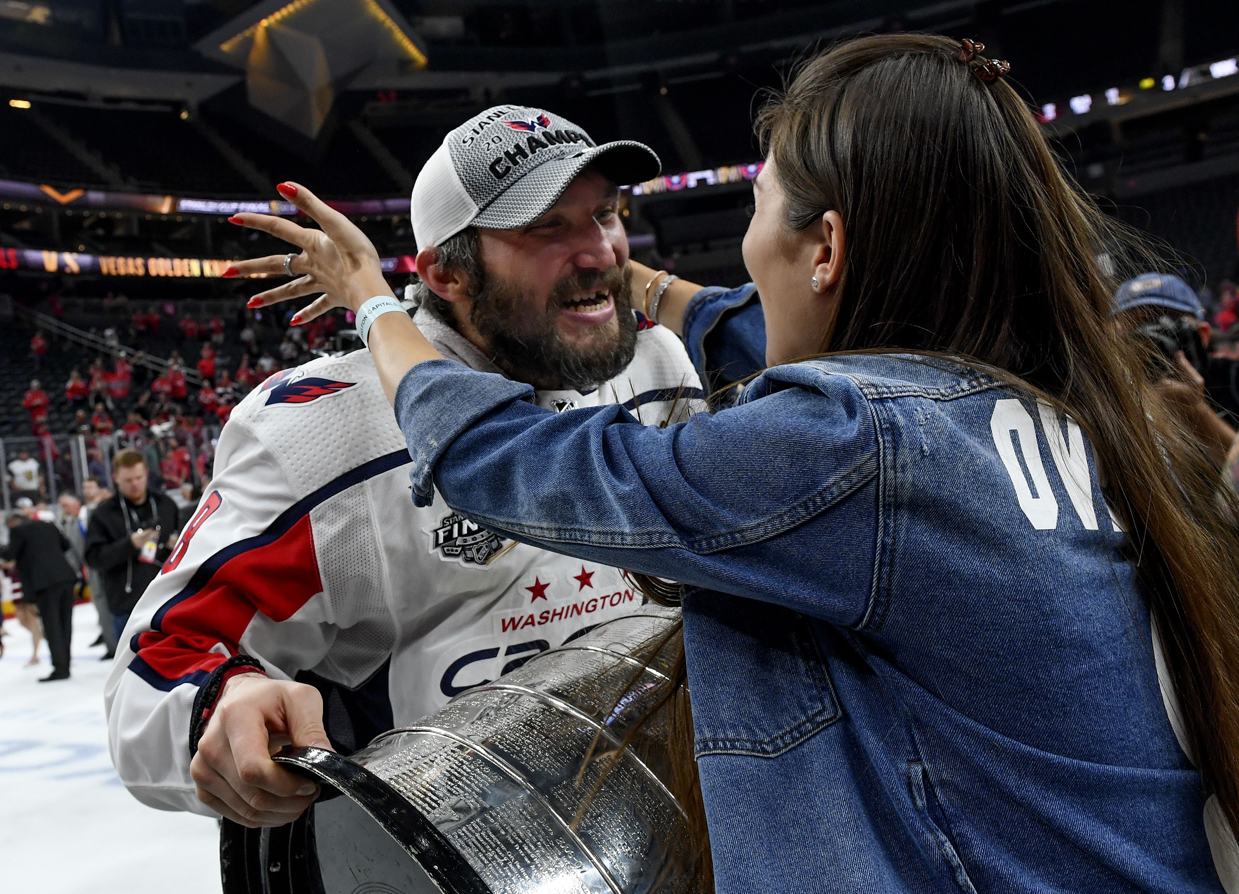 Alex Ovechkin's wife mocks NHL over COVID-19 'hotel' policies