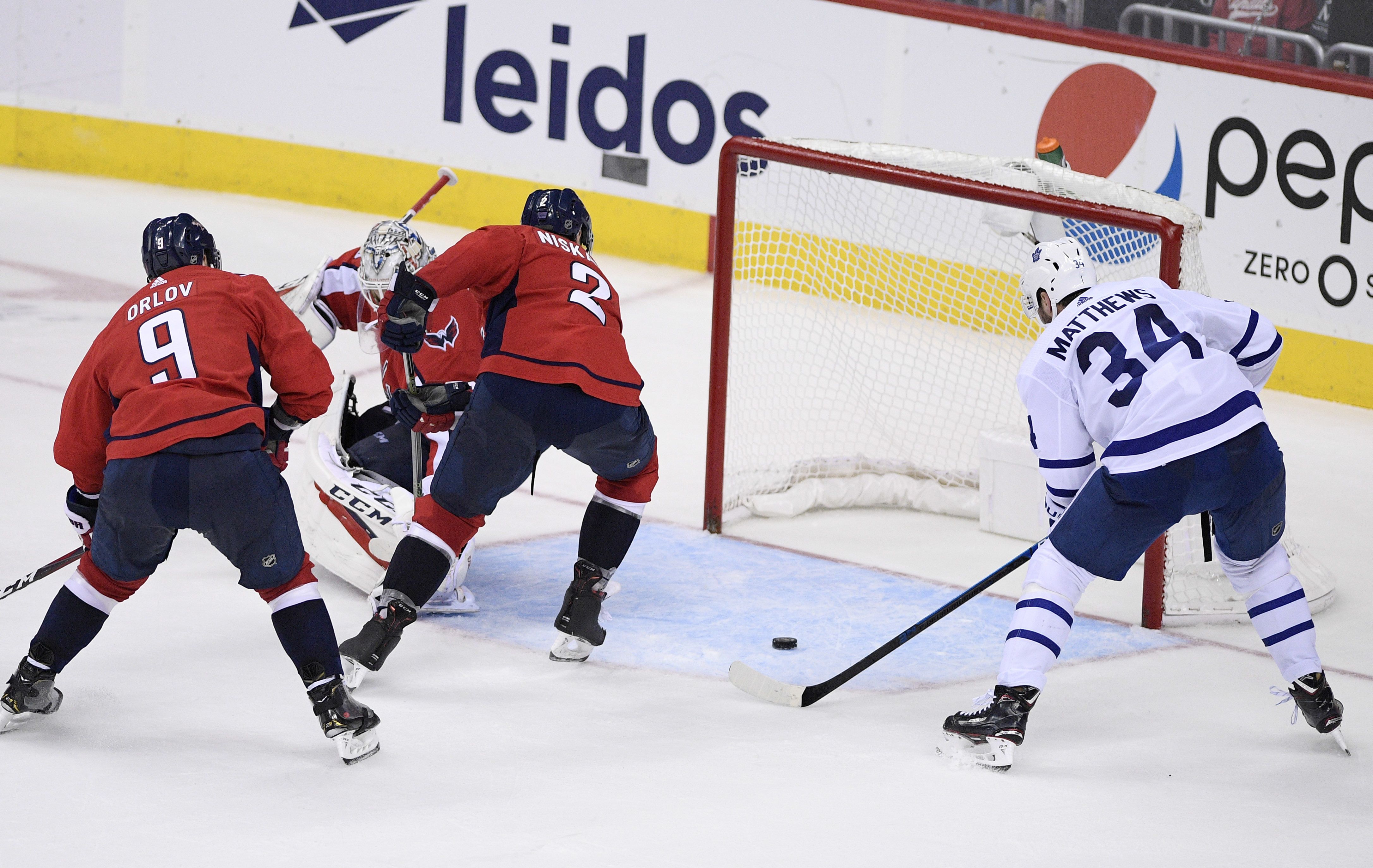 Matthews' power-play goal lifts Leafs over Devils