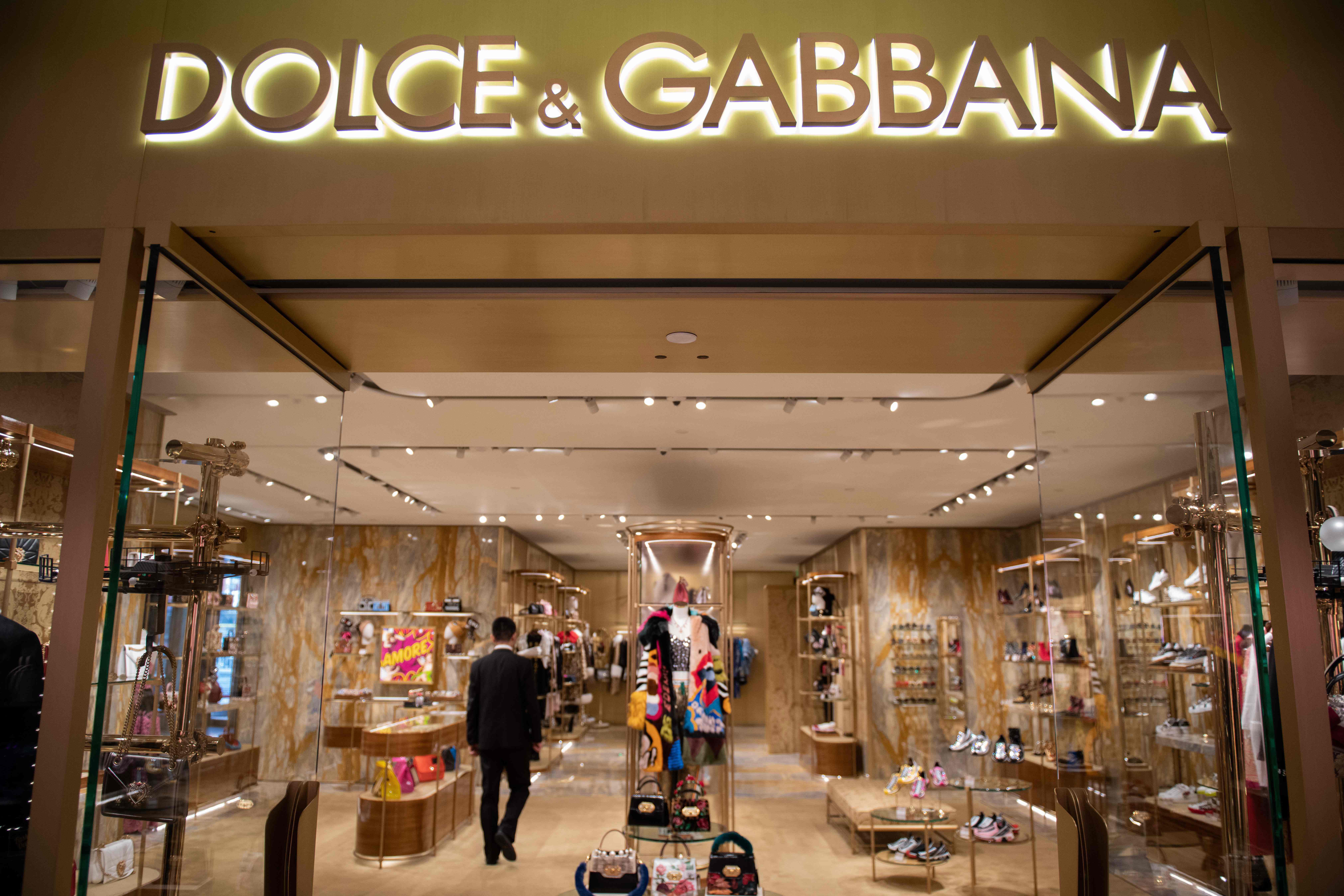 voormalig Kwik sponsor Chinese campaign to boycott Dolce & Gabbana mounts as co-founders issue  apology - The Washington Post