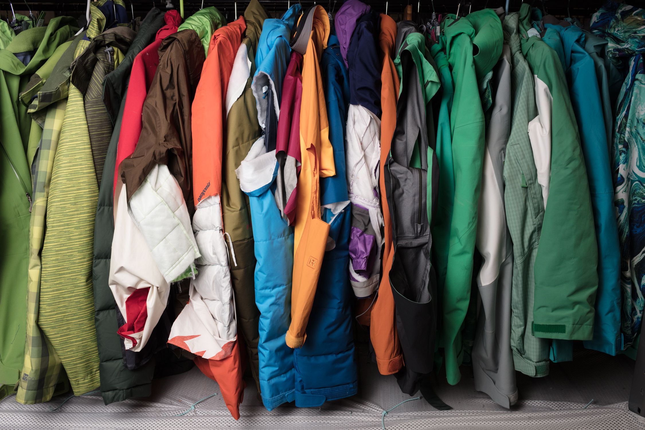 Smelte Bøje Parametre Inside Patagonia's operation to keep clothing out of landfills - The  Washington Post