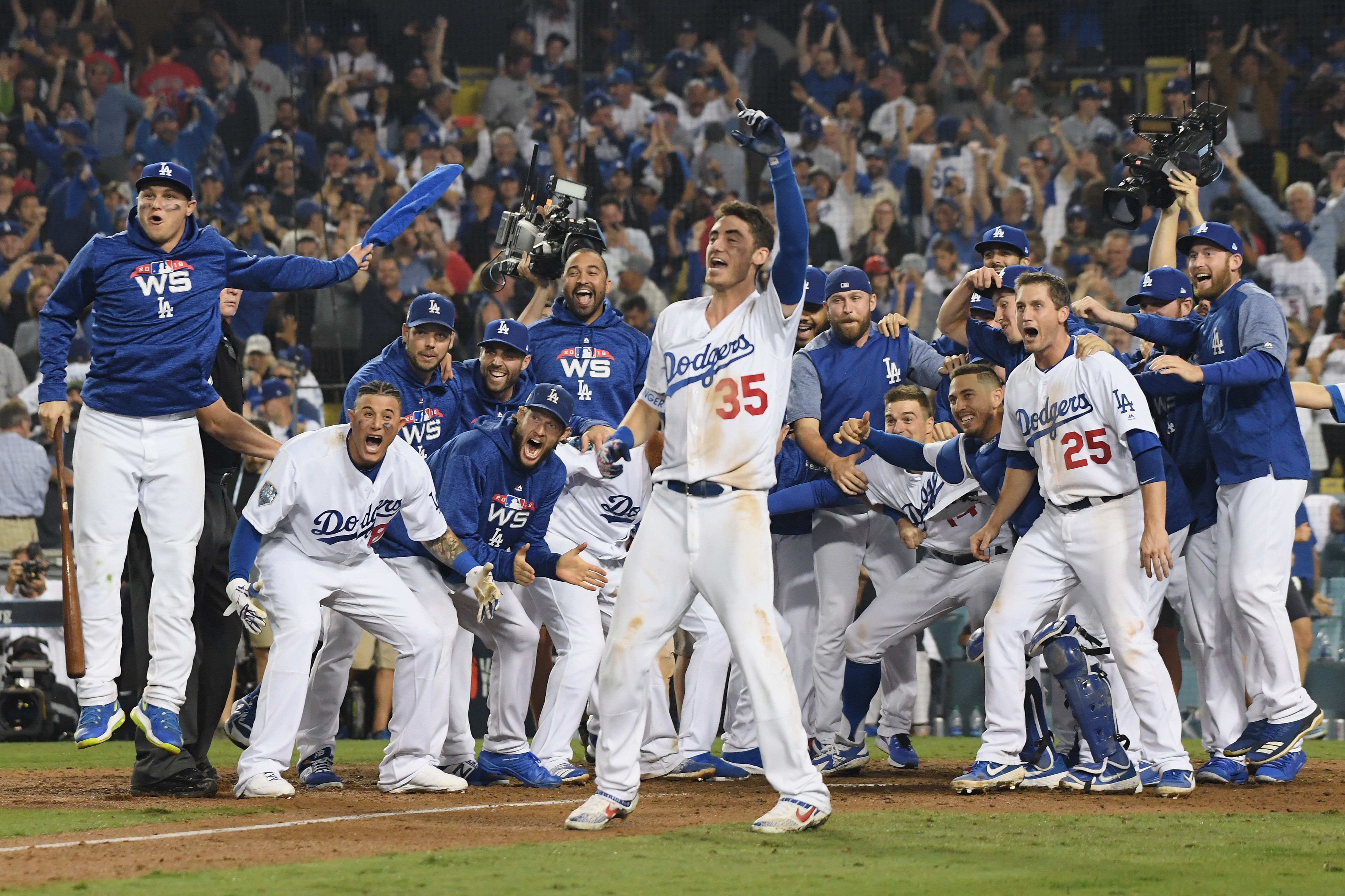 World Series Game 3: Max Muncy's walk-off lifts Dodgers over Red