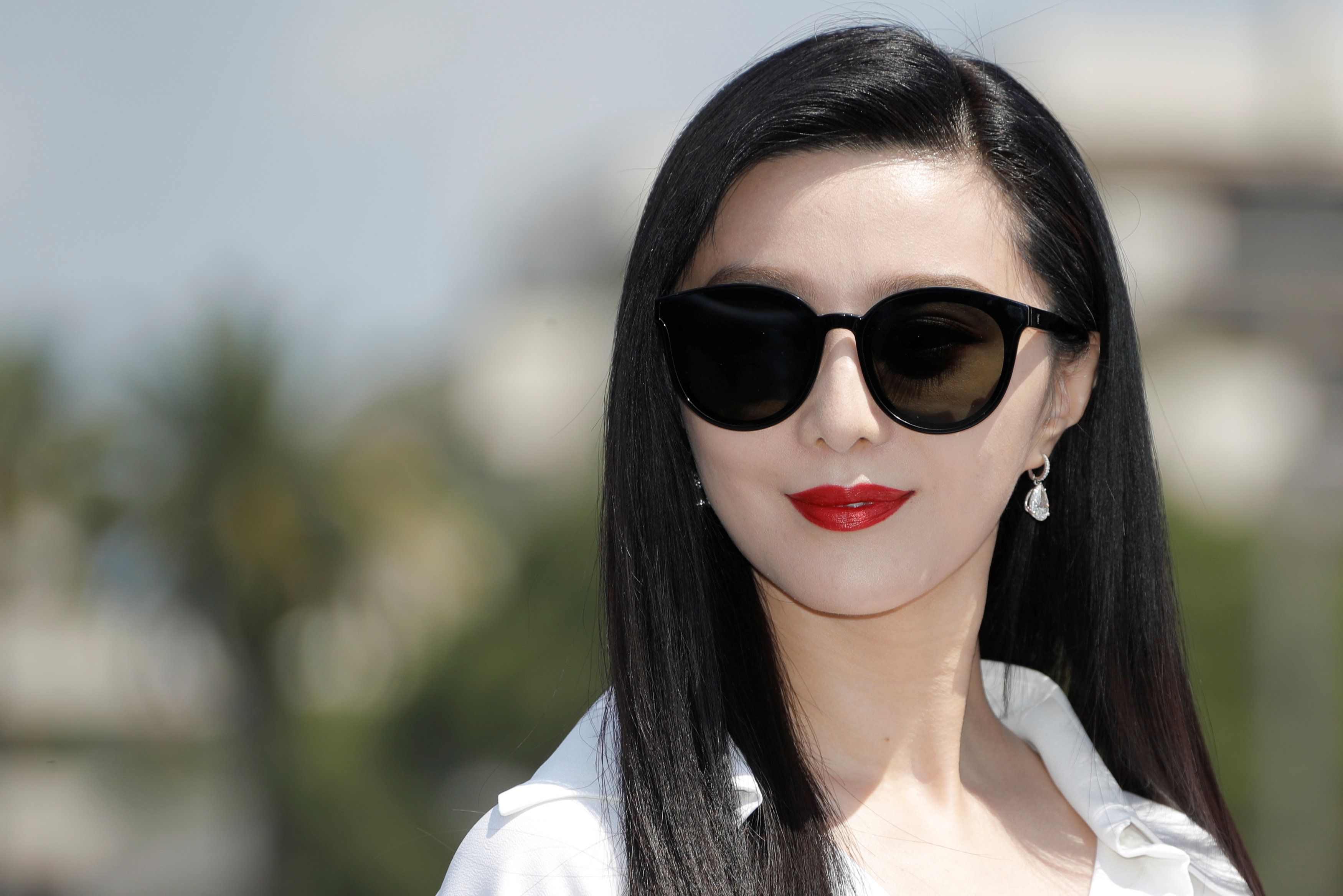 Chinese Actress Fan Bingbing Poses Fashion Show Held Louis Vuitton