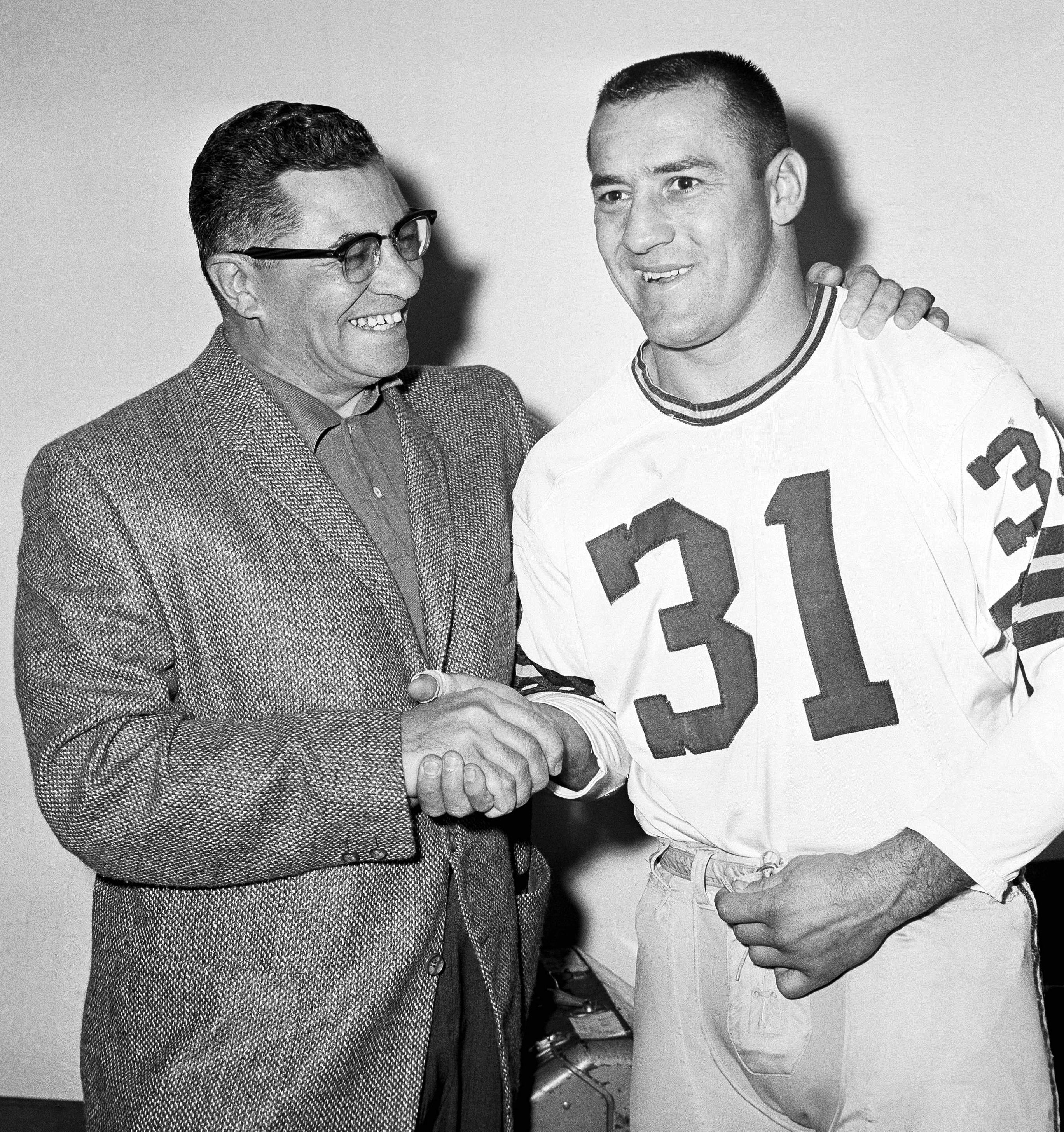 Jim Taylor, hard-running Hall of Fame fullback for Green Bay Packers, dies  at 83 - The Washington Post