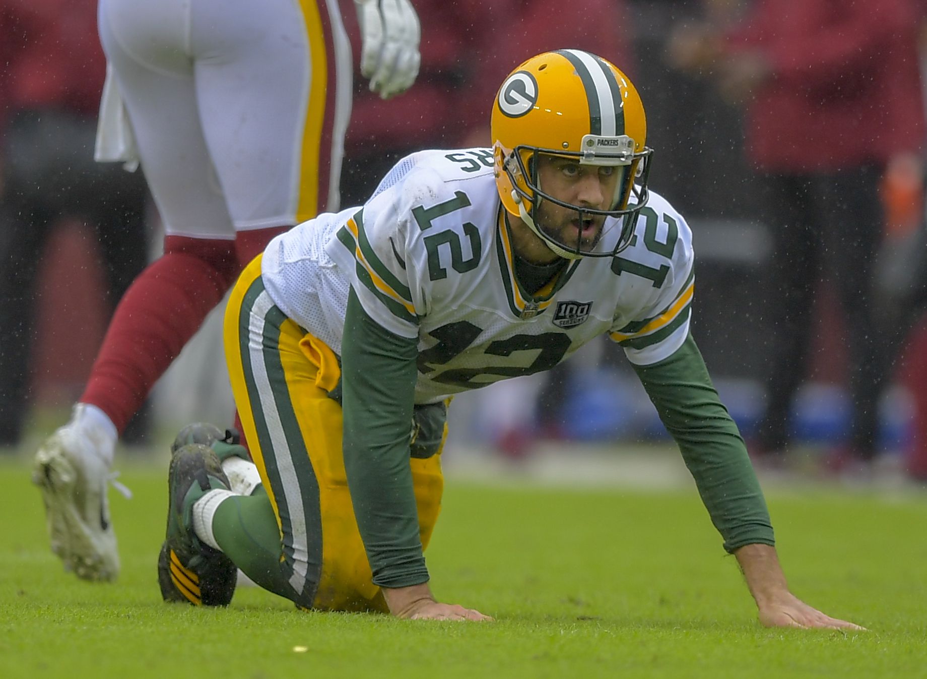 Packers QB Aaron Rodgers not concerned about knee injury