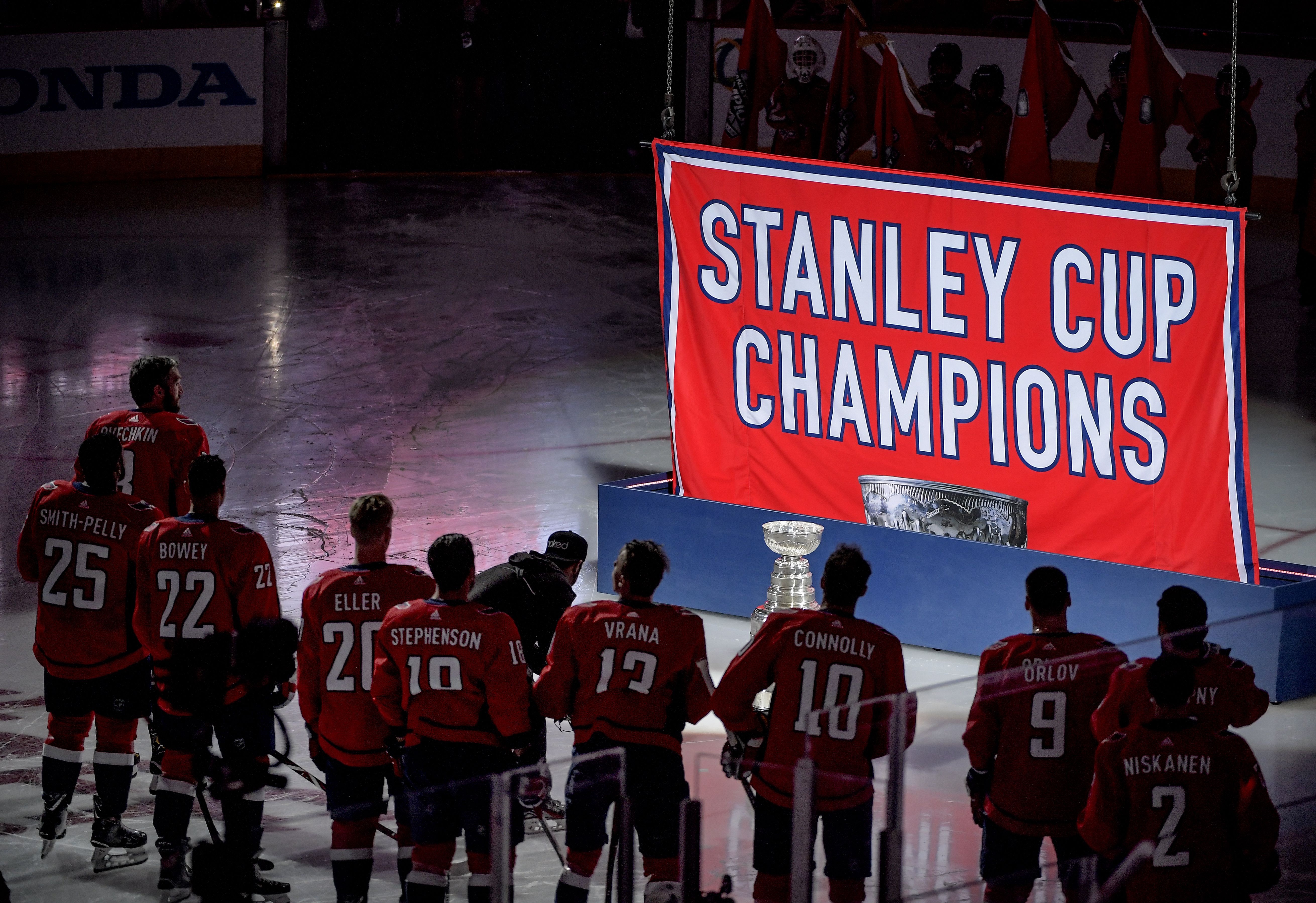 Capitals raise their first Stanley Cup banner in a red-rocking scene of  revelry - The Washington Post